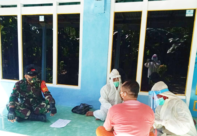 https://seputarmadura.com/wp-content/uploads/2020/07/Pantang-Menyerah-Babinsa-Koramil-Bluto-Dampingi-Tim-Kesehatan-Cek-Wilayah-Binaannya.jpg