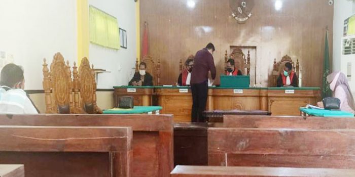 https://seputarmadura.com/wp-content/uploads/2020/07/Sidang-Gugatan-Perdata-Terhadap-Kades-Longos-Sumenep-Mulai-Digelar.jpg