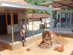 https://seputarmadura.com/wp-content/uploads/2020/08/Aksi-Gotong-Royong-Babinsa-Koramil-Lenteng-di-Rehab-Rumah-Warganya.jpg