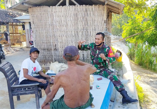 https://seputarmadura.com/wp-content/uploads/2020/08/Gerakan-Babinsa-Koramil-Bluto-Tinjau-Perkembangan-Warga-Dengan-Komsos-.jpg
