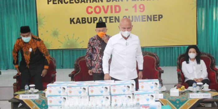 https://seputarmadura.com/wp-content/uploads/2020/08/Ketua-Banggar-DPR-RI-Salurkan-Bantuan-500-Juta-Lebih-Untuk-Penanganan-Covid-19-di-Sumenep.jpg