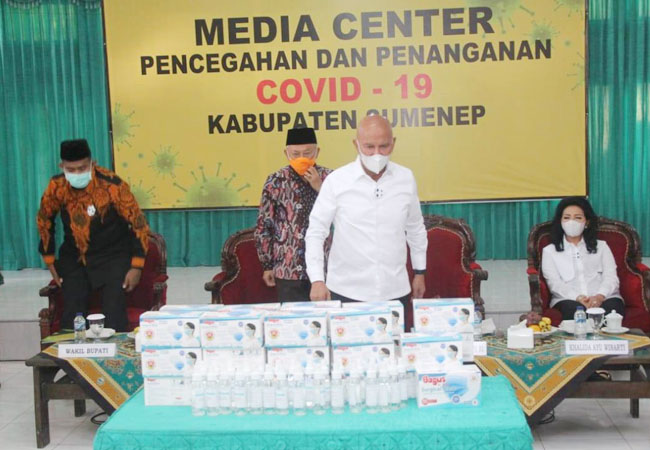 https://seputarmadura.com/wp-content/uploads/2020/08/Ketua-Banggar-DPR-RI-Salurkan-Bantuan-500-Juta-Lebih-Untuk-Penanganan-Covid-19-di-Sumenep.jpg