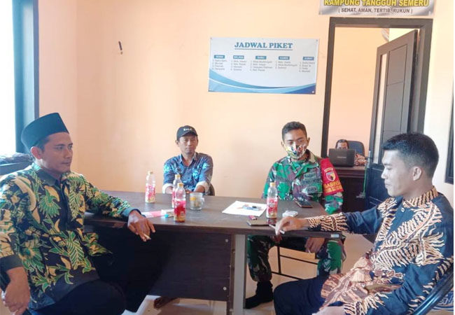 https://seputarmadura.com/wp-content/uploads/2020/08/PHBS-Selalu-Diimbau-Babinsa-Saat-Komsos-Bersama-Warga-Desa-Binaannya.jpg