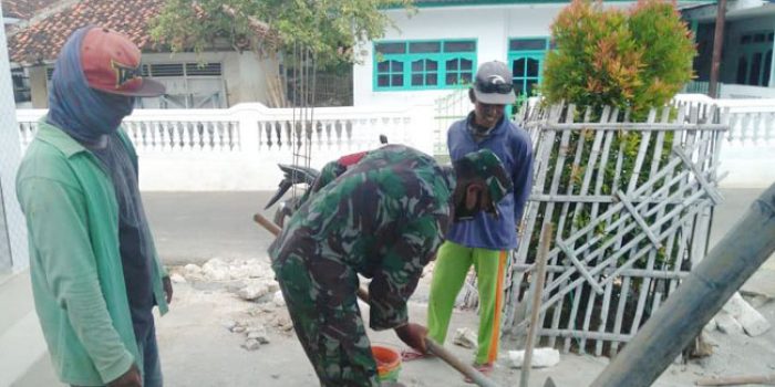 https://seputarmadura.com/wp-content/uploads/2020/08/Tingkatkan-Solidaritas-Tinggi-Terhadap-Warga-Terus-Ditunjukkan-Babinsa-Koramil-Raas.jpg