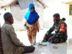 https://seputarmadura.com/wp-content/uploads/2020/09/Cara-Babinsa-Koramil-Saronggi-Pererat-Tali-Persaudaraan-Lewat-Anjangsana-ke-Warga.jpg
