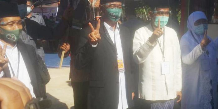 https://seputarmadura.com/wp-content/uploads/2020/09/Pengundian-Nomor-Paslon-Menetapkan-Fauzi-Eva-Nomor-Urut-1-dan-Fattah-Jasin-Kiai-Ali-Fikri-Nomor-Urut-2.jpg