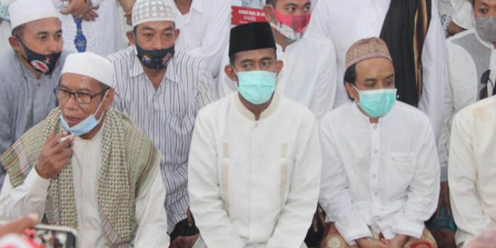 https://seputarmadura.com/wp-content/uploads/2020/09/Sejumlah-Ulama-Antar-Fauzi-Eva-Ambil-Nomor-Urut-Ini-Kata-Kiai-Ramdlan-Siradj.jpg