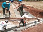 https://seputarmadura.com/wp-content/uploads/2020/10/Gotong-Royong-Pasang-Gorong-gorong-Salah-Satu-Bentuk-Komsos-Babinsa-Sumenep.jpg