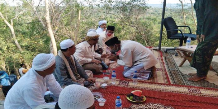 https://seputarmadura.com/wp-content/uploads/2020/11/Achmad-Fauzi-Sumenep-Kota-Santri-Saatnya-Mencetak-Wirausaha-Mandiri-Berbasis-Pesantren.jpg