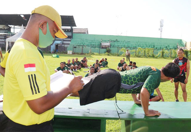 https://seputarmadura.com/wp-content/uploads/2020/11/Personil-Kodim-Sumenep-Lakukan-Samapta-Periodik-ke-II-2020-di-Lapangan-Stadion-A-Yani.jpg