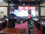 https://seputarmadura.com/wp-content/uploads/2021/03/Penutupan-TMMD-ke-110-Sumenep-Ditandai-Serah-Terima-Hasil-TMMD.jpg