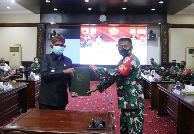 https://seputarmadura.com/wp-content/uploads/2021/03/Penutupan-TMMD-ke-110-Sumenep-Ditandai-Serah-Terima-Hasil-TMMD.jpg