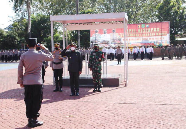 https://seputarmadura.com/wp-content/uploads/2021/04/Apel-Kesiapan-Larangan-Mudik-Lebaran-2021-Dipimpin-Bupati-Sumenep.jpg