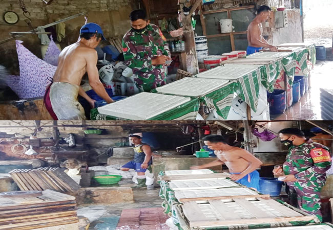 https://seputarmadura.com/wp-content/uploads/2021/05/Komsos-Babinsa-Koramil-Bluto-Dengan-Kunjungi-Pengrajin-Tahu.jpg