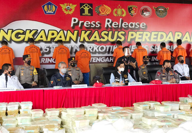 https://seputarmadura.com/wp-content/uploads/2021/05/Polda-Jatim-Ambil-Bagian-Dalam-Pengungkapan-2-5-Ton-Sabu-.jpg