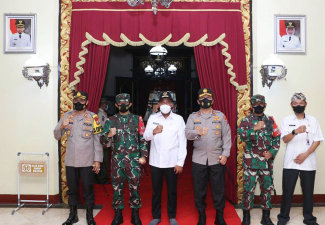 https://seputarmadura.com/wp-content/uploads/2021/06/Dandim-Sumenep-Sambut-Kunker-Pangdam-V-Brawijaya-dan-Kapolda-Jatim-.jpg
