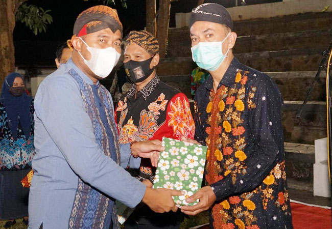https://seputarmadura.com/wp-content/uploads/2021/06/Ini-Pesan-Bupati-Sumenep-Bagi-ASN-Yang-Purna-Tugas.jpg