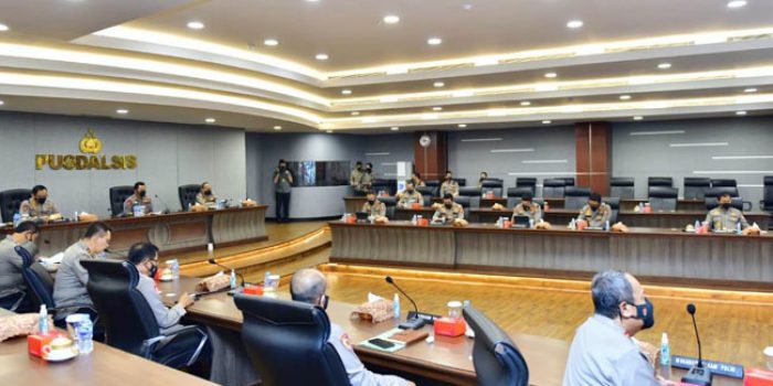 https://seputarmadura.com/wp-content/uploads/2021/06/Kapolri-Cek-Penanganan-Pandemi-dan-Minta-Seluruh-Kapolda-Maksimalkan-PPKM-Mikro-dan-Kawal-Pemulihan-Ekonomi-.jpg
