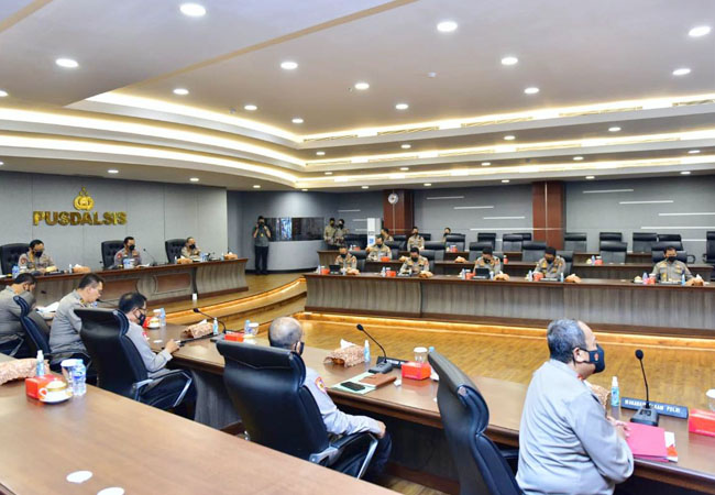 https://seputarmadura.com/wp-content/uploads/2021/06/Kapolri-Cek-Penanganan-Pandemi-dan-Minta-Seluruh-Kapolda-Maksimalkan-PPKM-Mikro-dan-Kawal-Pemulihan-Ekonomi-.jpg