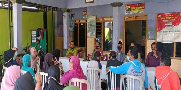 https://seputarmadura.com/wp-content/uploads/2021/06/Melalui-Komsos-Babinsa-Koramil-02-Kalianget-Iimbau-Masyarakat-di-Wilayah-Binaan-Agar-Patuh-Prokes.jpg