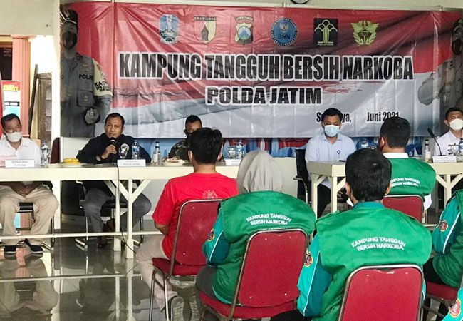 https://seputarmadura.com/wp-content/uploads/2021/06/Polda-Jatim-Resmikan-Kampung-Tangguh-Bebas-Narkoba-di-Sidoarjo.jpg