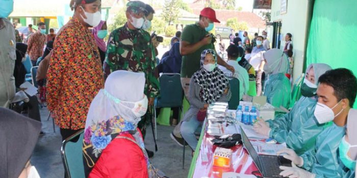 https://seputarmadura.com/wp-content/uploads/2021/07/Hari-Kedua-Serbuan-Vaksinasi-Kodim-0827-Sumenep-Sasar-1100-Warga.jpg