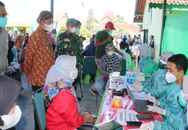 https://seputarmadura.com/wp-content/uploads/2021/07/Hari-Kedua-Serbuan-Vaksinasi-Kodim-0827-Sumenep-Sasar-1100-Warga.jpg
