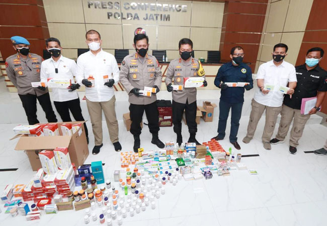 https://seputarmadura.com/wp-content/uploads/2021/07/Satgas-Gakkum-Polda-Jatim-Sita-43-Jenis-Obat-dan-Vitamin-Yang-Dijual-Secara-Tidak-Sah.jpg