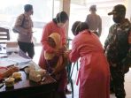 https://seputarmadura.com/wp-content/uploads/2021/08/Vaksinasi-Lansia-Didampingi-Langsung-Babinsa-Koramil-07-Guluk-Guluk.jpg