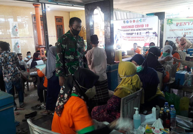 https://seputarmadura.com/wp-content/uploads/2021/10/Babinsa-Gencarkan-Percepatan-Vaksinasi-di-Kecamatan-Saronggi.jpg