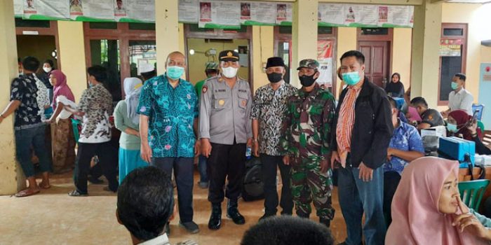 https://seputarmadura.com/wp-content/uploads/2021/10/Bergulir-Setiap-Hari-Ws-Danramil-Ganding-Dan-Babinsa-Dampingi-Warganya-Ikut-Vaksinasi.jpg