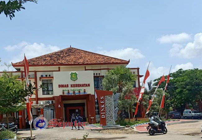https://seputarmadura.com/wp-content/uploads/2021/10/DBHCHT-Senilai-Rp-27-Miliar-Lebih-di-Dinkes-Sumenep-Tertinggi-Untuk-Penggratisan-Biaya-Kesehatan-Warga-Miskin.jpg