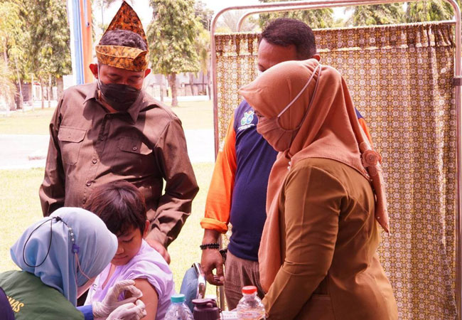 https://seputarmadura.com/wp-content/uploads/2021/10/Pertahankan-Level-2-Pemkab-Sumenep-Targetkan-Vaksinasi-COVID-19-Tiap-Hari-10-ribu.jpg