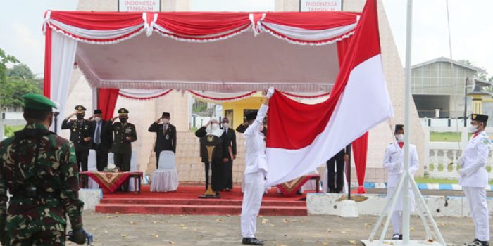 https://seputarmadura.com/wp-content/uploads/2021/11/Dandim-0827-Sumenep-Bersama-Forkopimda-Ikuti-Upacara-Peringatan-Hari-Pahlawan-Ke-76-Tahun-2021-.jpg