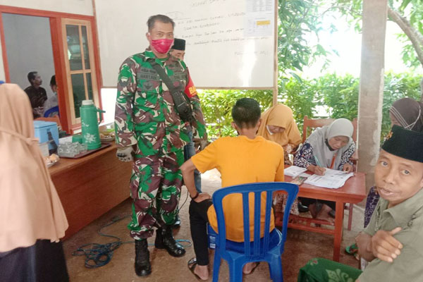 https://seputarmadura.com/wp-content/uploads/2021/11/Pemantauan-Vaksin-di-Tiga-Titik-Wilayah-Oleh-Babinsa.jpg