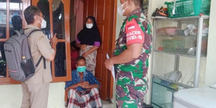 https://seputarmadura.com/wp-content/uploads/2022/02/Dampingi-Tracing-Pasien-Confirm-Covid-19-Babinsa-0827-01-Kota-Serka-Sugeng-Bersama-Petugas-Kesehatan-Beri-Himbauan-Warga.jpg