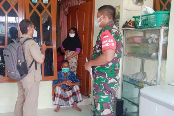https://seputarmadura.com/wp-content/uploads/2022/02/Dampingi-Tracing-Pasien-Confirm-Covid-19-Babinsa-0827-01-Kota-Serka-Sugeng-Bersama-Petugas-Kesehatan-Beri-Himbauan-Warga.jpg