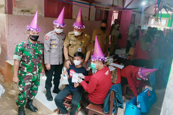 https://seputarmadura.com/wp-content/uploads/2022/02/Monitoring-dan-Pendampingan-Gebyar-Vaksinasi-Dilakukan-oleh-Anggota-Koramil-0827-13-Rubaru-Demi-Sukseskan-Program-Pemerintah.jpg