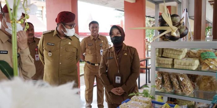 https://seputarmadura.com/wp-content/uploads/2022/08/Pemkab-Sumenep-Sediakan-Kantin-Pujasera-Permudah-Kebutuhan-Makan-dan-Camilan-Bagi-ASN-dan-Warga-.jpg