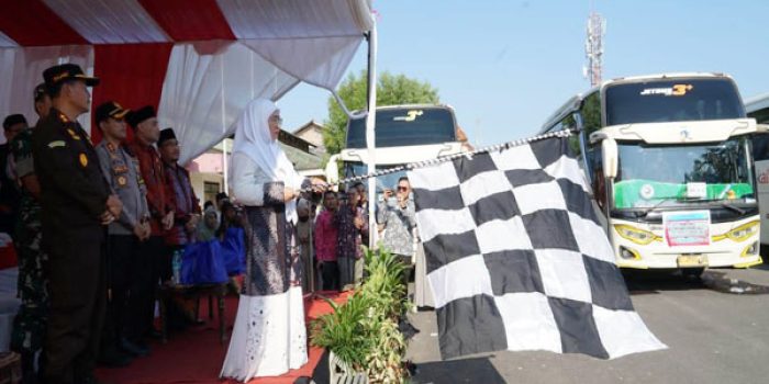 https://seputarmadura.com/wp-content/uploads/2023/05/686-Jemaah-Calon-Haji-Asal-Sumenep-Resmi-Diberangkatkan.jpg