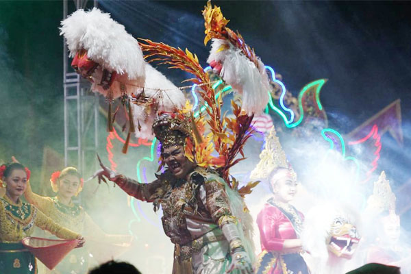 https://seputarmadura.com/wp-content/uploads/2023/08/Pagelaran-Seni-dan-Budaya-Tampil-di-Madura-Culture-Festival-2023.jpg