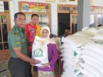 https://seputarmadura.com/wp-content/uploads/2023/10/Babinsa-Koramil-11-Pasongsongan-Dampingi-Pendistribusian-Pembagian-Beras.jpg
