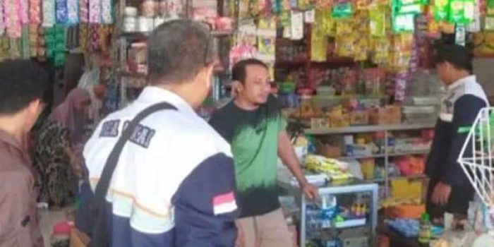 https://seputarmadura.com/wp-content/uploads/2023/10/Operasi-Pemberantasan-Rokok-Ilegal-di-Sumenep-Terus-Sasar-Toko-Penjual-Tanpa-Pita-Cukai.jpg