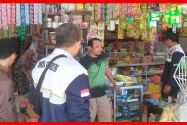 https://seputarmadura.com/wp-content/uploads/2023/10/Operasi-Pemberantasan-Rokok-Ilegal-di-Sumenep-Terus-Sasar-Toko-Penjual-Tanpa-Pita-Cukai.jpg